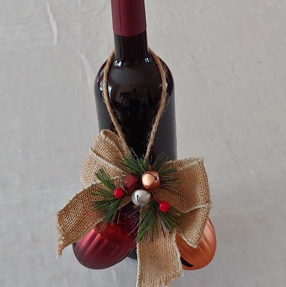 Holiday Acorn Bell - Picture 2 of 7